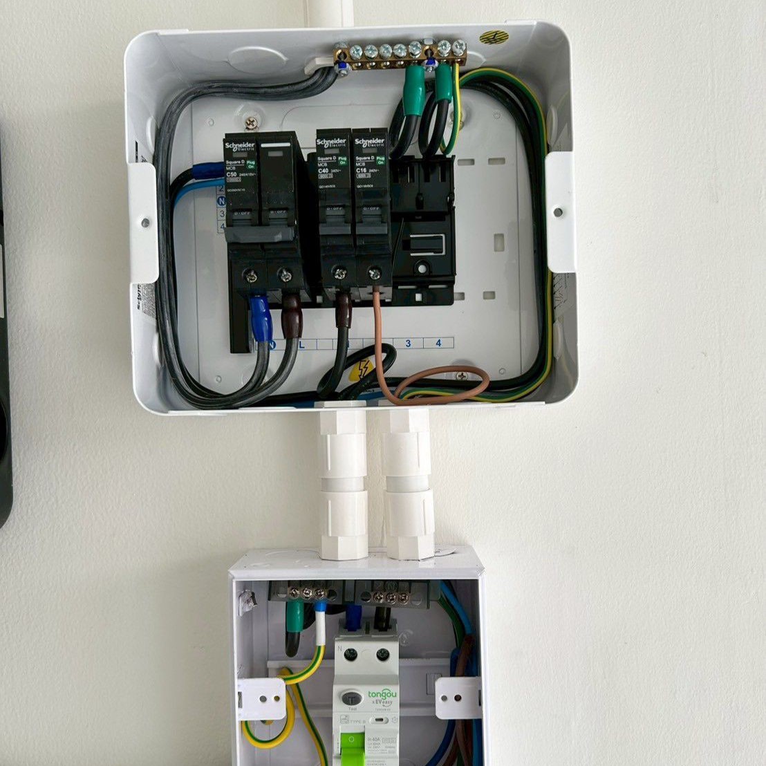 วงจรไฟฟ้า Circuit Breaker Panel ติดตั้ง EV